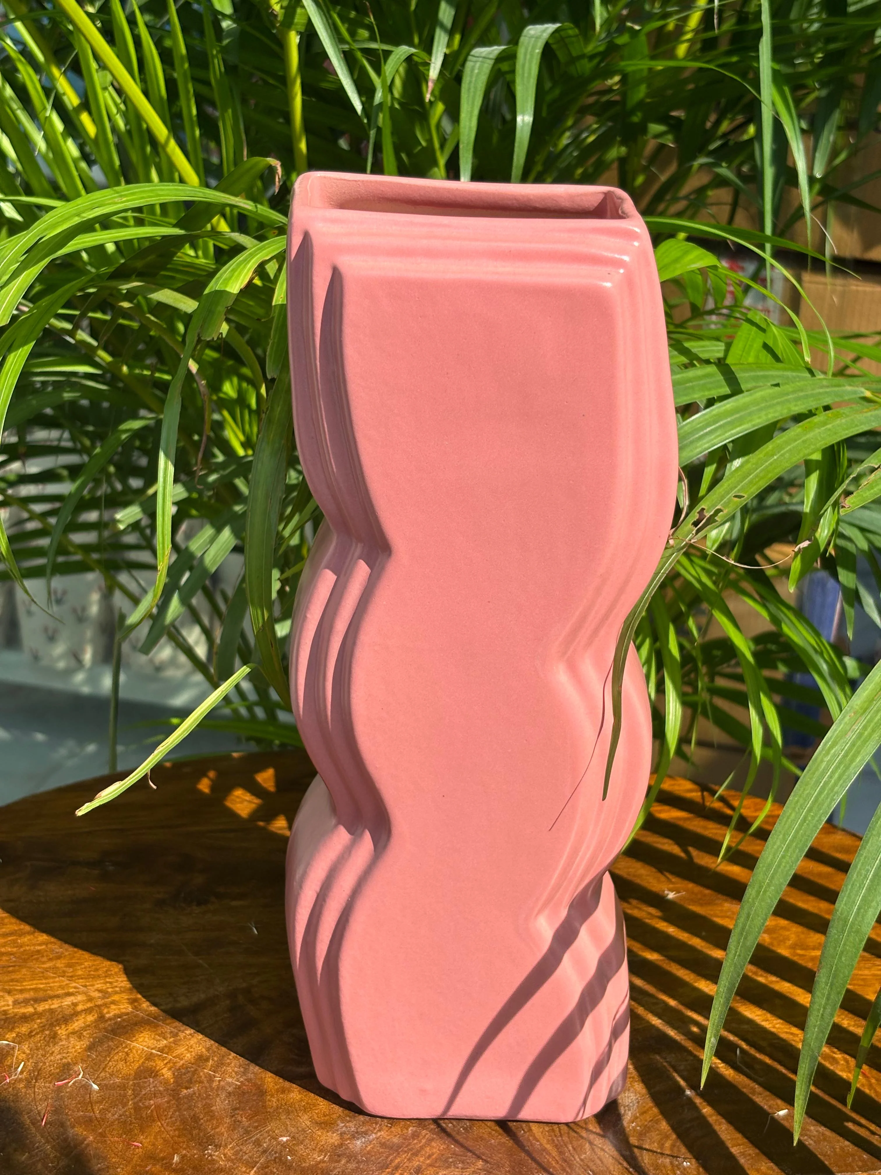 Rosé Wave Vase - Image 2